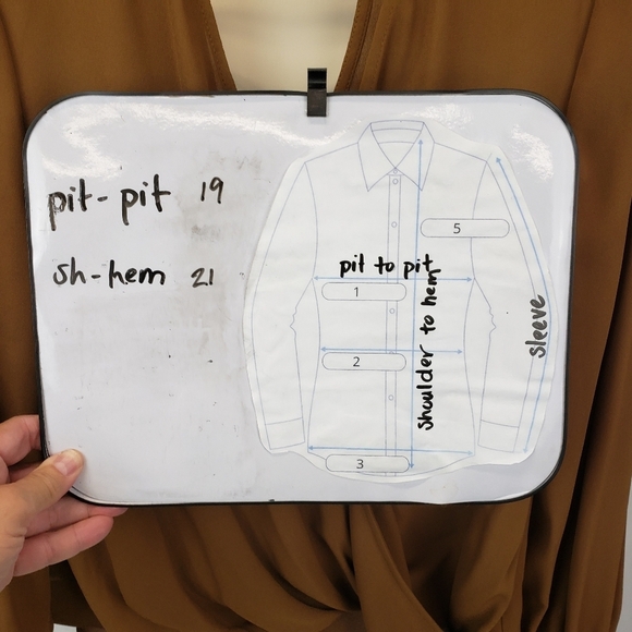 Lush blouse with plunge neckline and cutout in back Size Small - Picture 9 of 9